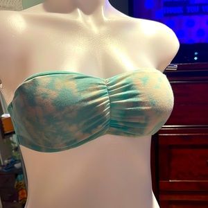 $5 if you bundle 2 or more items 💕Pink Victoria’s Secret bandeau top